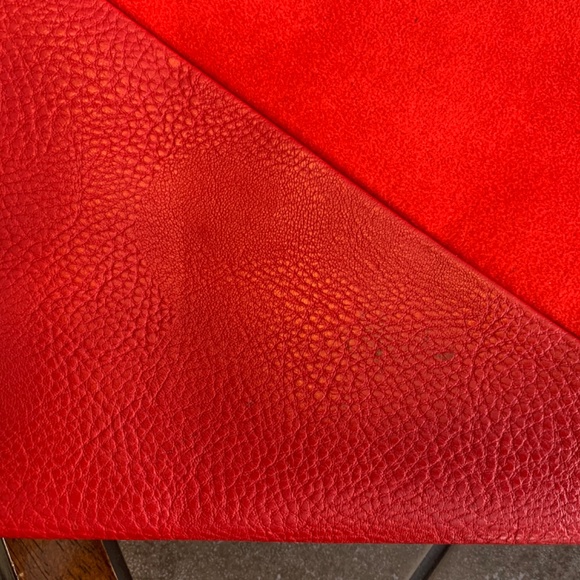 CROSSBODY RED PURSE - 🌸3/$30🌸 - Picture 8 of 9